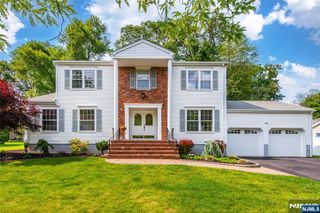 47 Robin Hood Way, Wayne, NJ 07470