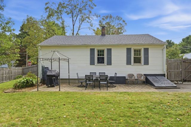 29 Dunn Ave, Wrentham, MA 02093