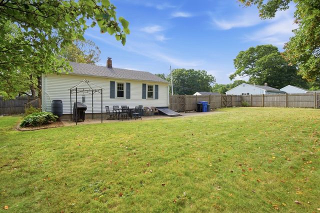 29 Dunn Ave, Wrentham, MA 02093
