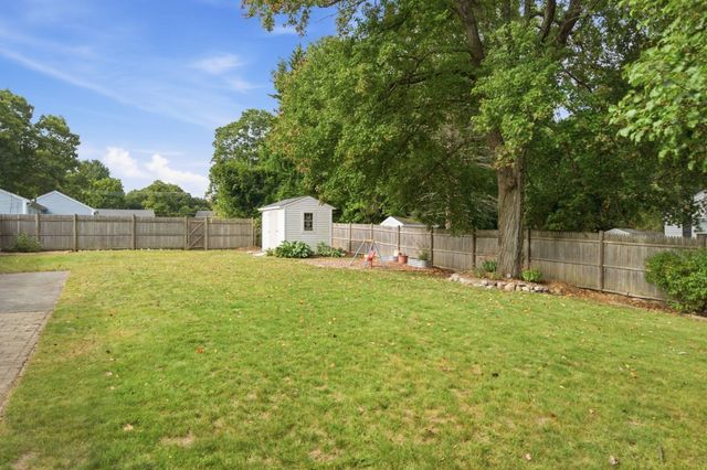 29 Dunn Ave, Wrentham, MA 02093