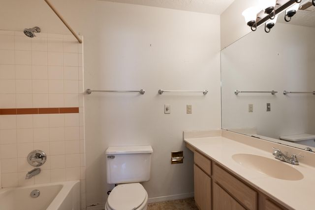 833 Country Club Drive SE APT 2A, Rio Rancho, NM 87124