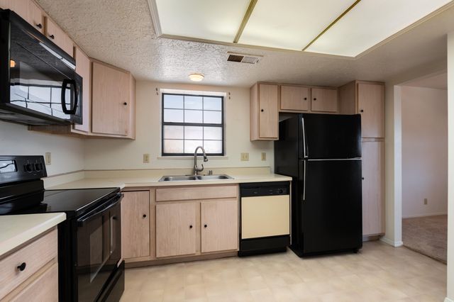 833 Country Club Drive SE APT 2A, Rio Rancho, NM 87124