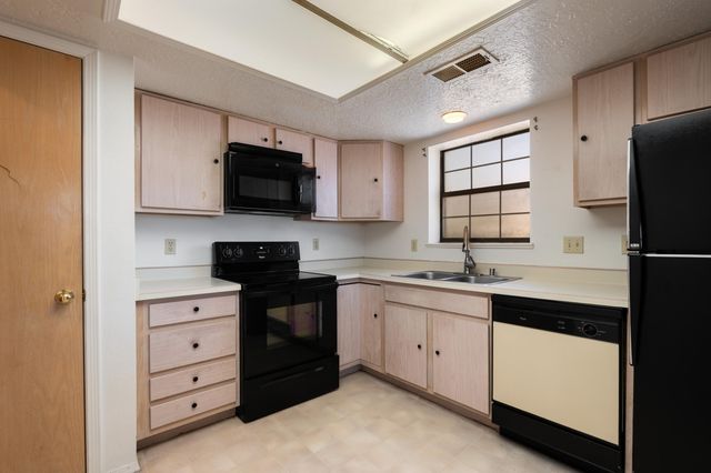 833 Country Club Drive SE APT 2A, Rio Rancho, NM 87124