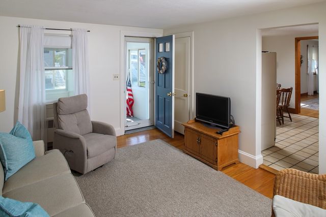 84 Newport Rd, Hull, MA 02045