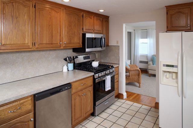 84 Newport Rd, Hull, MA 02045