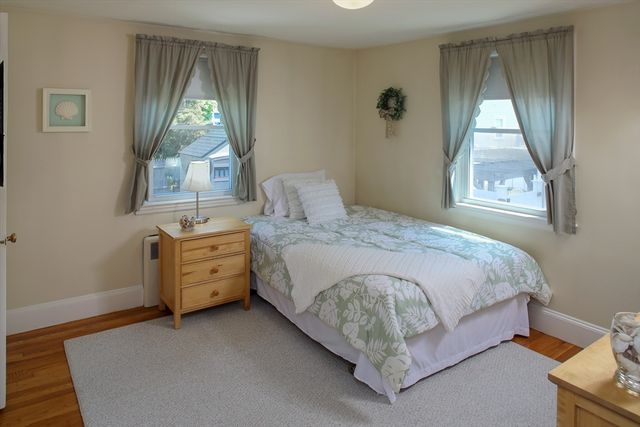 84 Newport Rd, Hull, MA 02045
