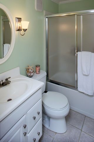 84 Newport Rd, Hull, MA 02045