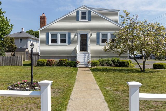 84 Newport Rd, Hull, MA 02045