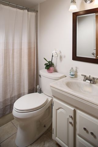 84 Newport Rd, Hull, MA 02045