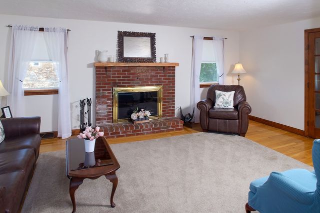 84 Newport Rd, Hull, MA 02045