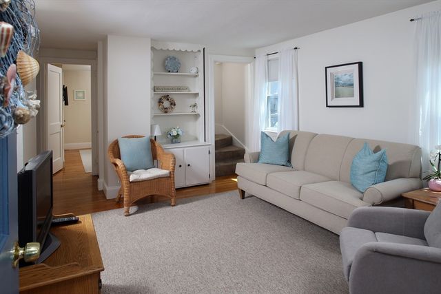 84 Newport Rd, Hull, MA 02045