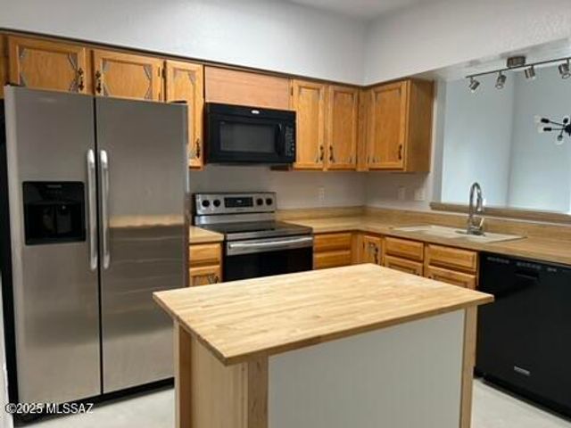 1400 W Placita Apache, Green Valley, AZ 85622