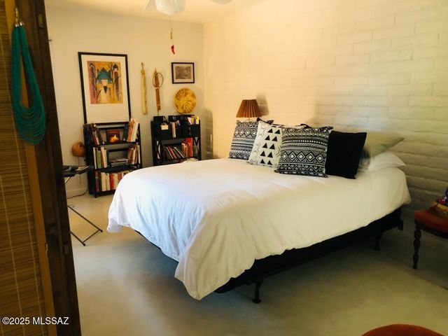 1400 W Placita Apache, Green Valley, AZ 85622