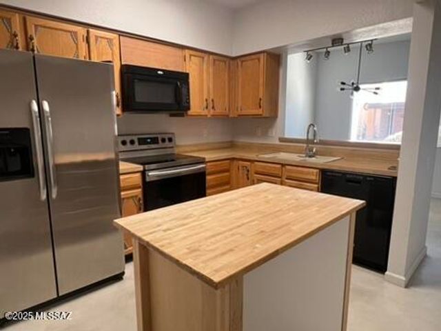 1400 W Placita Apache, Green Valley, AZ 85622