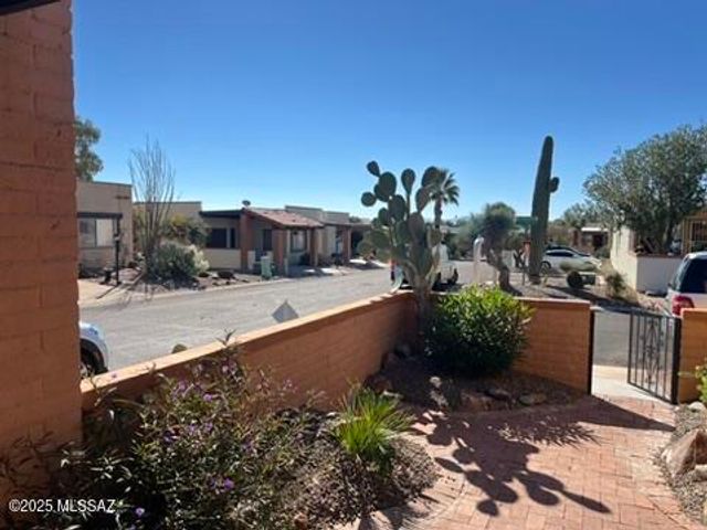 1400 W Placita Apache, Green Valley, AZ 85622