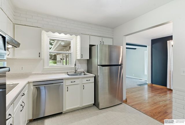 9762 Grover Street, Omaha, NE 68124