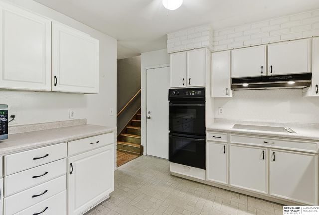 9762 Grover Street, Omaha, NE 68124