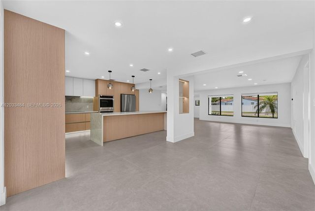 407 S Highland Dr, Hollywood, FL 33021