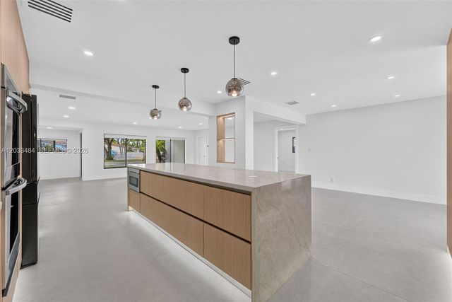 407 S Highland Dr, Hollywood, FL 33021