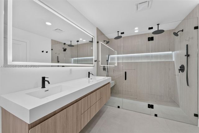 407 S Highland Dr, Hollywood, FL 33021