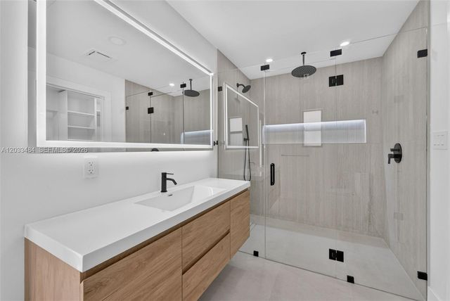 407 S Highland Dr, Hollywood, FL 33021