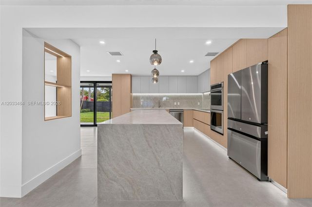 407 S Highland Dr, Hollywood, FL 33021