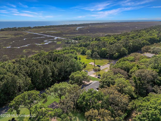 703 Tantallon Drive, Ocean Springs, MS 39564