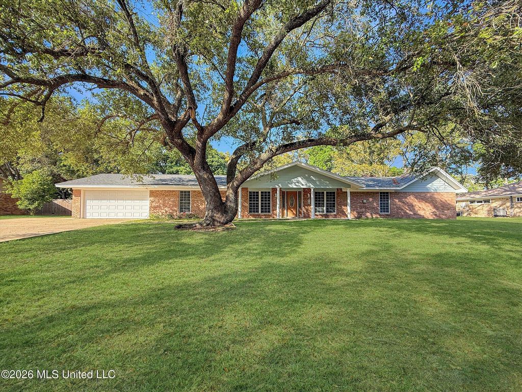 703 Tantallon Drive, Ocean Springs, MS 39564