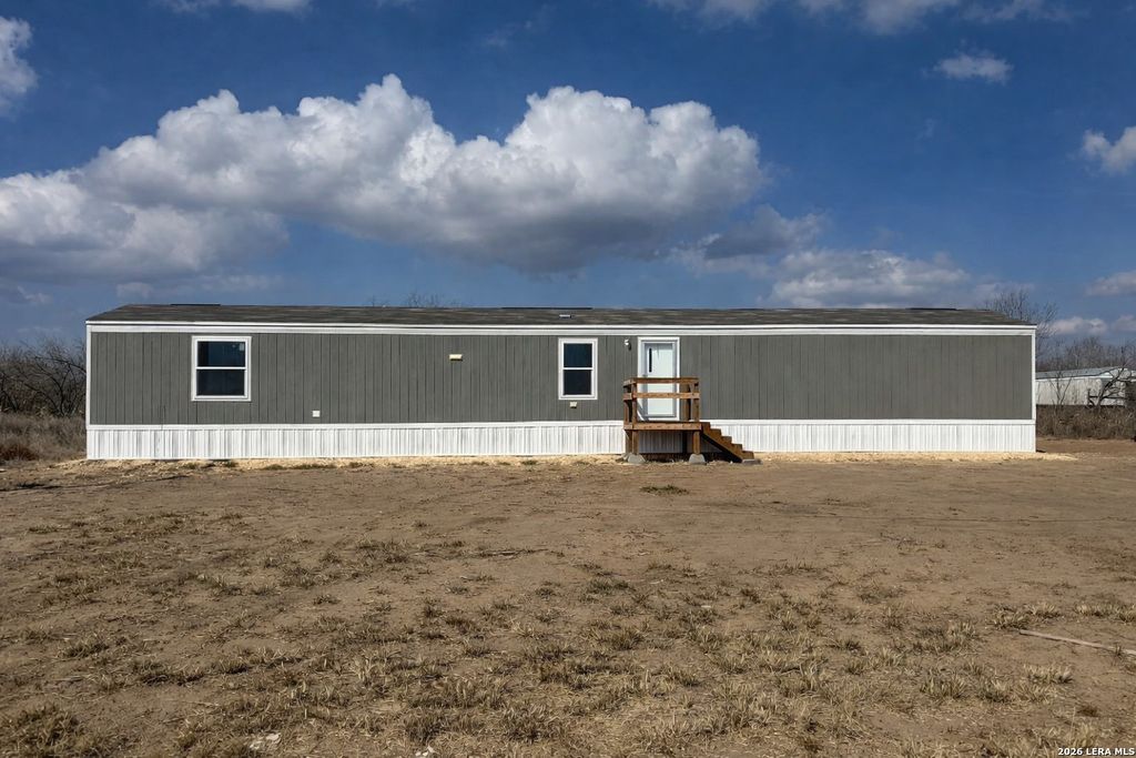 870 Ave. J, Christine, TX 78012