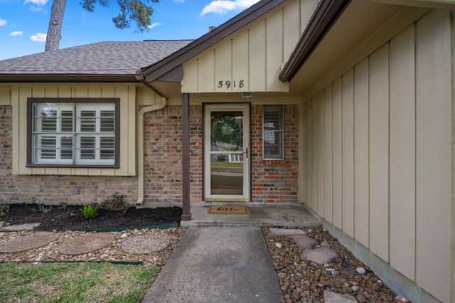 5918 Par Four Drive, Houston, TX 77088