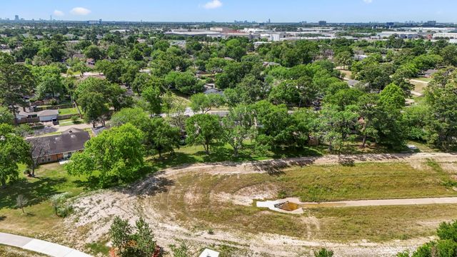 5918 Par Four Drive, Houston, TX 77088