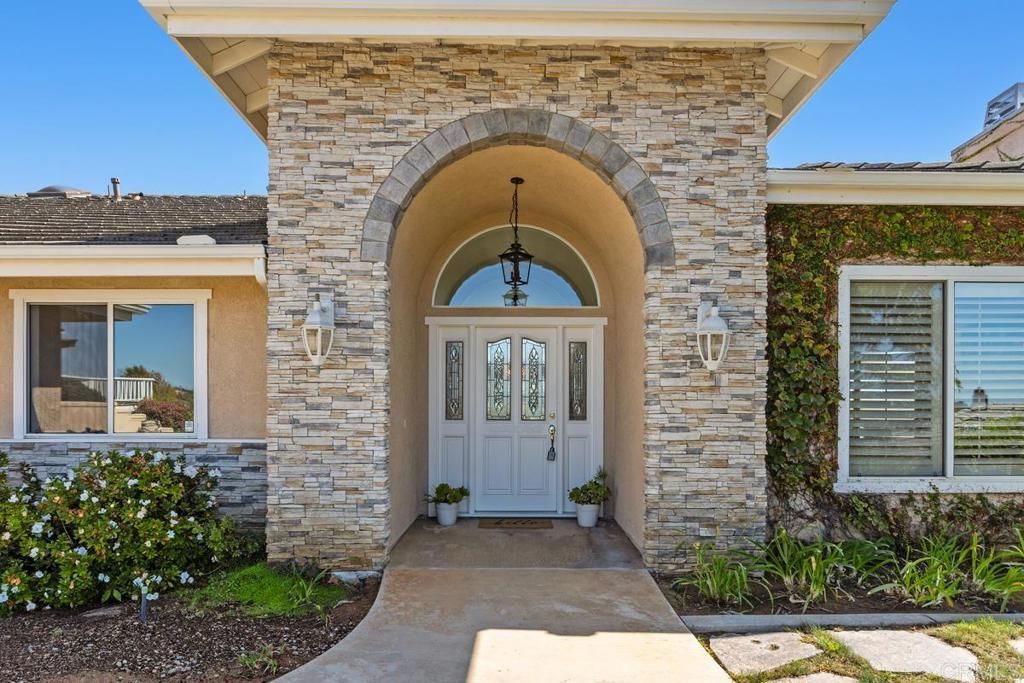 2286 Crest Hill Lane, Fallbrook, CA 92028 — photo 2