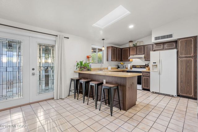 7641 N Casimir Pulaski Avenue, Tucson, AZ 85741