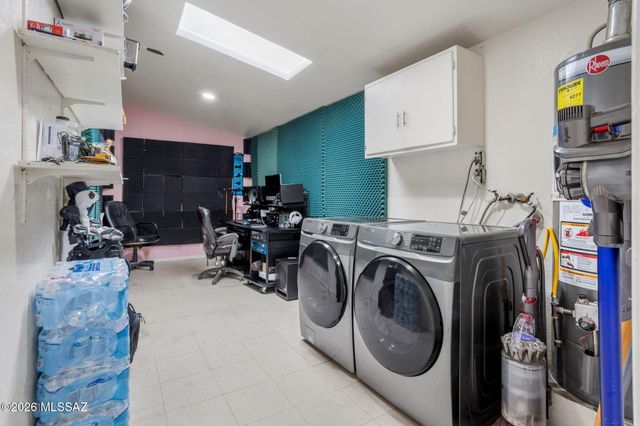 7641 N Casimir Pulaski Avenue, Tucson, AZ 85741