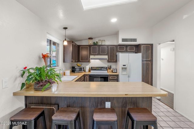 7641 N Casimir Pulaski Avenue, Tucson, AZ 85741