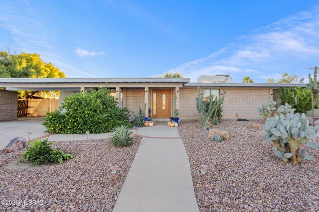7641 N Casimir Pulaski Avenue, Tucson, AZ 85741