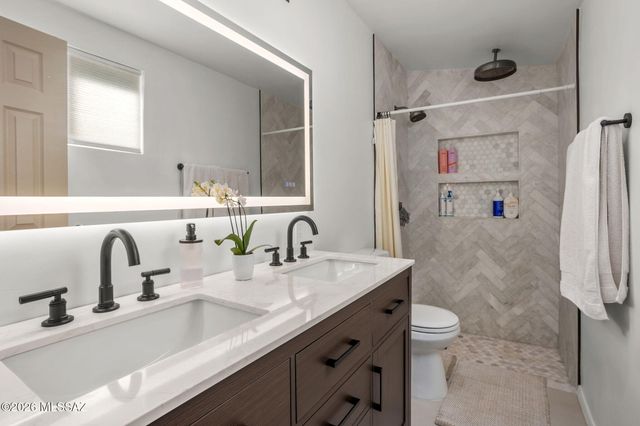 7641 N Casimir Pulaski Avenue, Tucson, AZ 85741