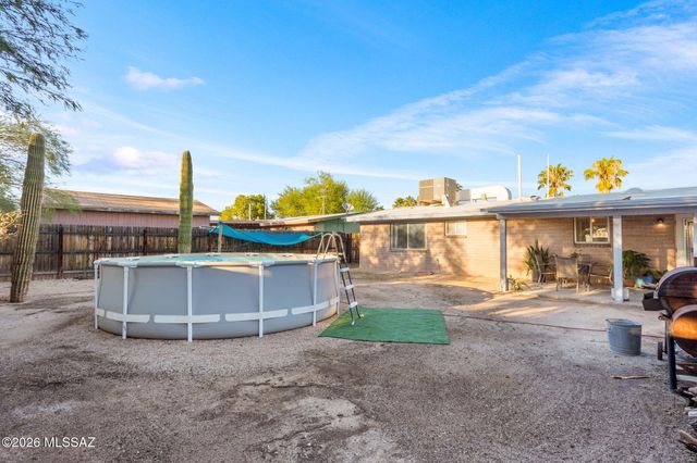 7641 N Casimir Pulaski Avenue, Tucson, AZ 85741