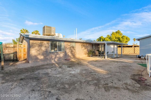 7641 N Casimir Pulaski Avenue, Tucson, AZ 85741