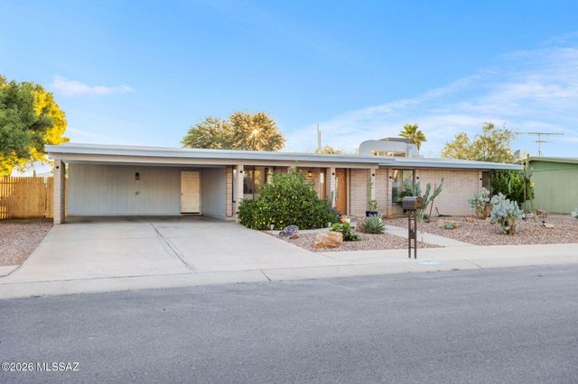 7641 N Casimir Pulaski Avenue, Tucson, AZ 85741