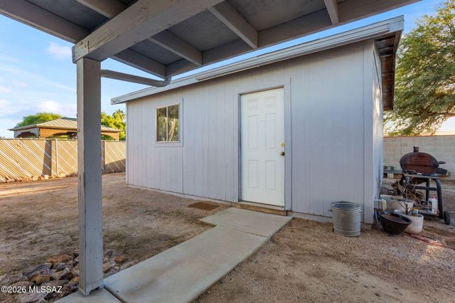 7641 N Casimir Pulaski Avenue, Tucson, AZ 85741