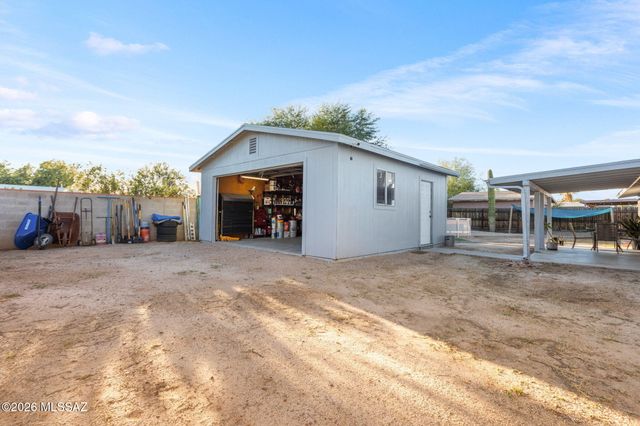 7641 N Casimir Pulaski Avenue, Tucson, AZ 85741