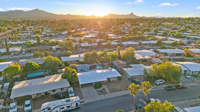 7641 N Casimir Pulaski Avenue, Tucson, AZ 85741