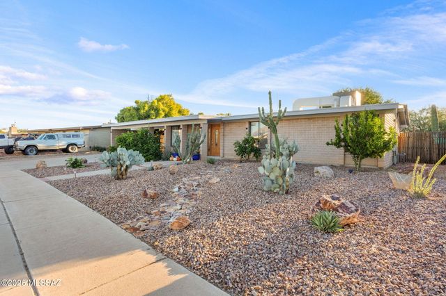 7641 N Casimir Pulaski Avenue, Tucson, AZ 85741