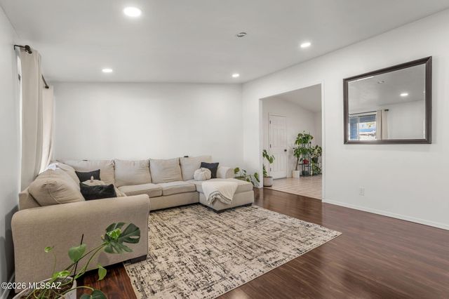 7641 N Casimir Pulaski Avenue, Tucson, AZ 85741