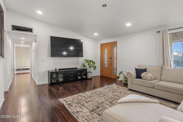 7641 N Casimir Pulaski Avenue, Tucson, AZ 85741