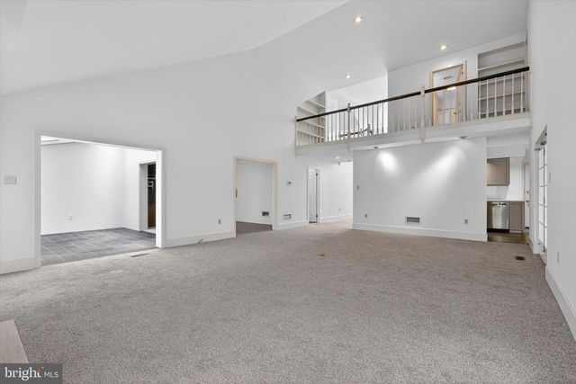 212 WILLOW VALLEY DR, Lancaster, PA 17602