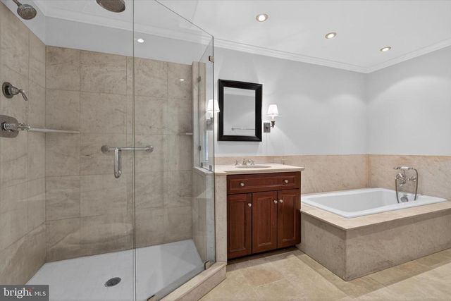 212 WILLOW VALLEY DR, Lancaster, PA 17602