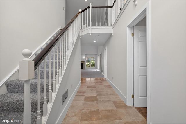 212 WILLOW VALLEY DR, Lancaster, PA 17602