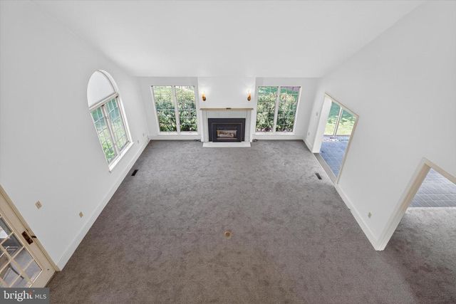 212 WILLOW VALLEY DR, Lancaster, PA 17602